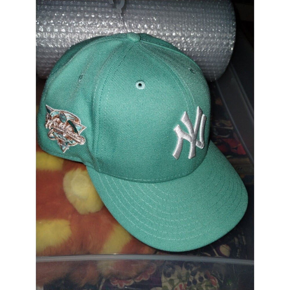 New Era New York Yankees 2000 WS Patch 59FIFTY Mint Green Size 7 5/8 Pink Brim